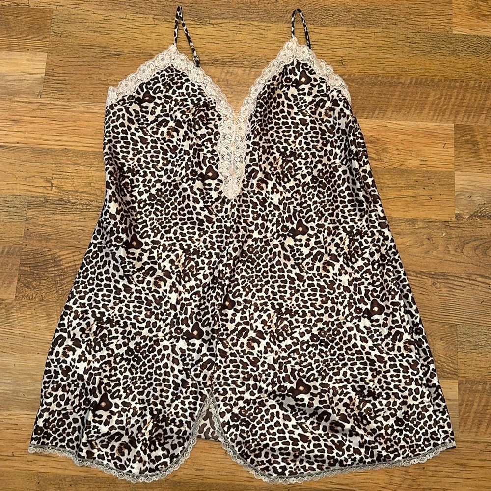 Enchanting Y2K Cheetah Print Lace Trim VNeck Slip Dress B17